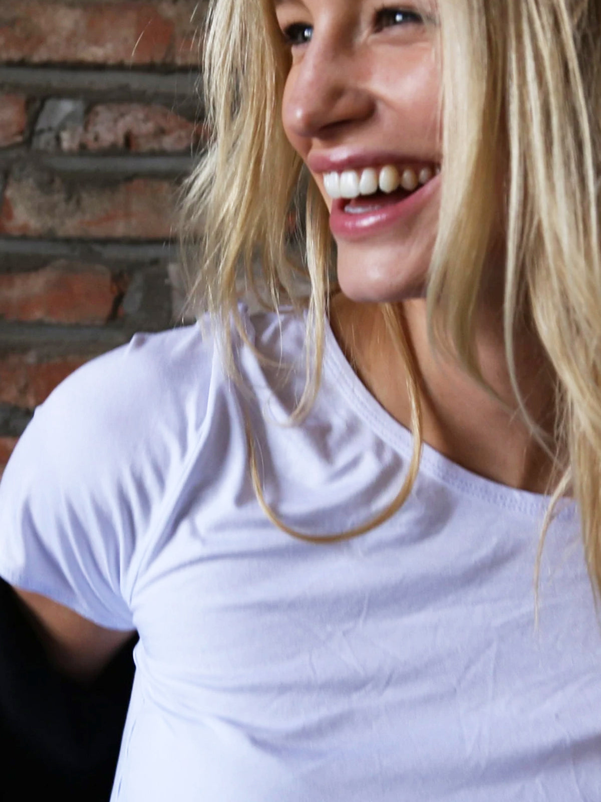 HI LO SPLIT SIDE TEE