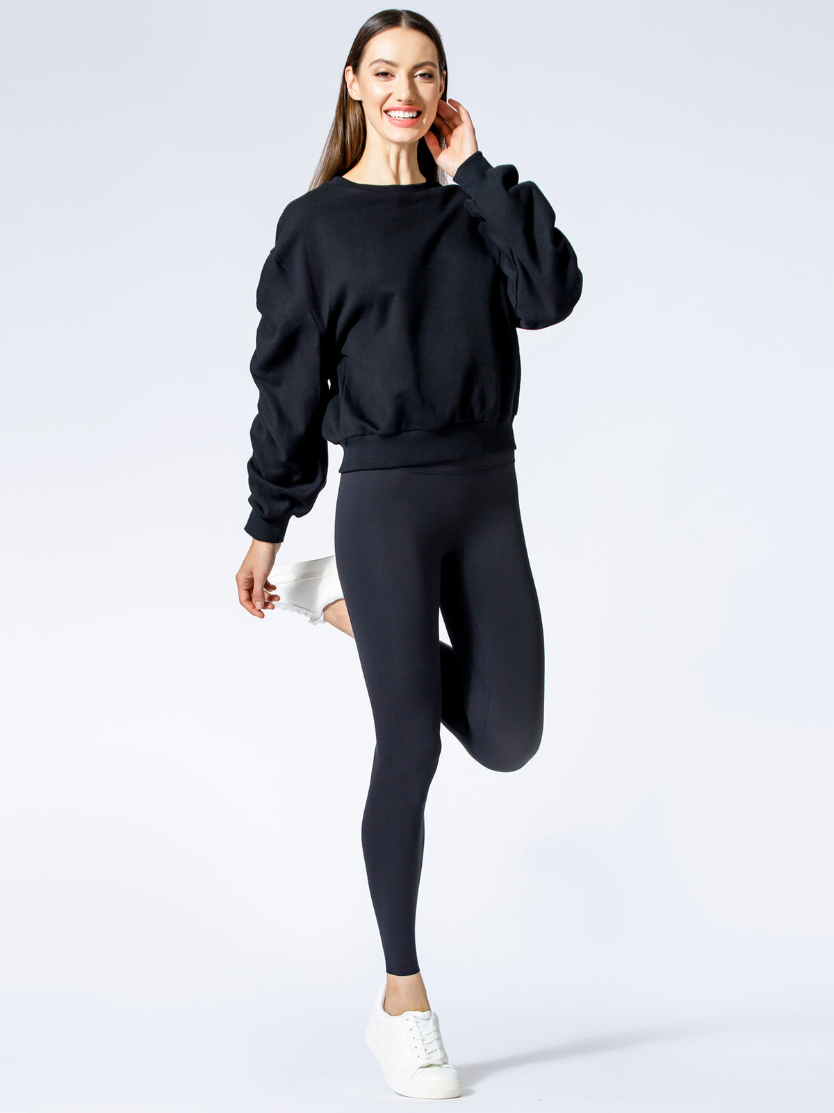 RUCHED RUNWAY SWEATSHIRT, BLACK