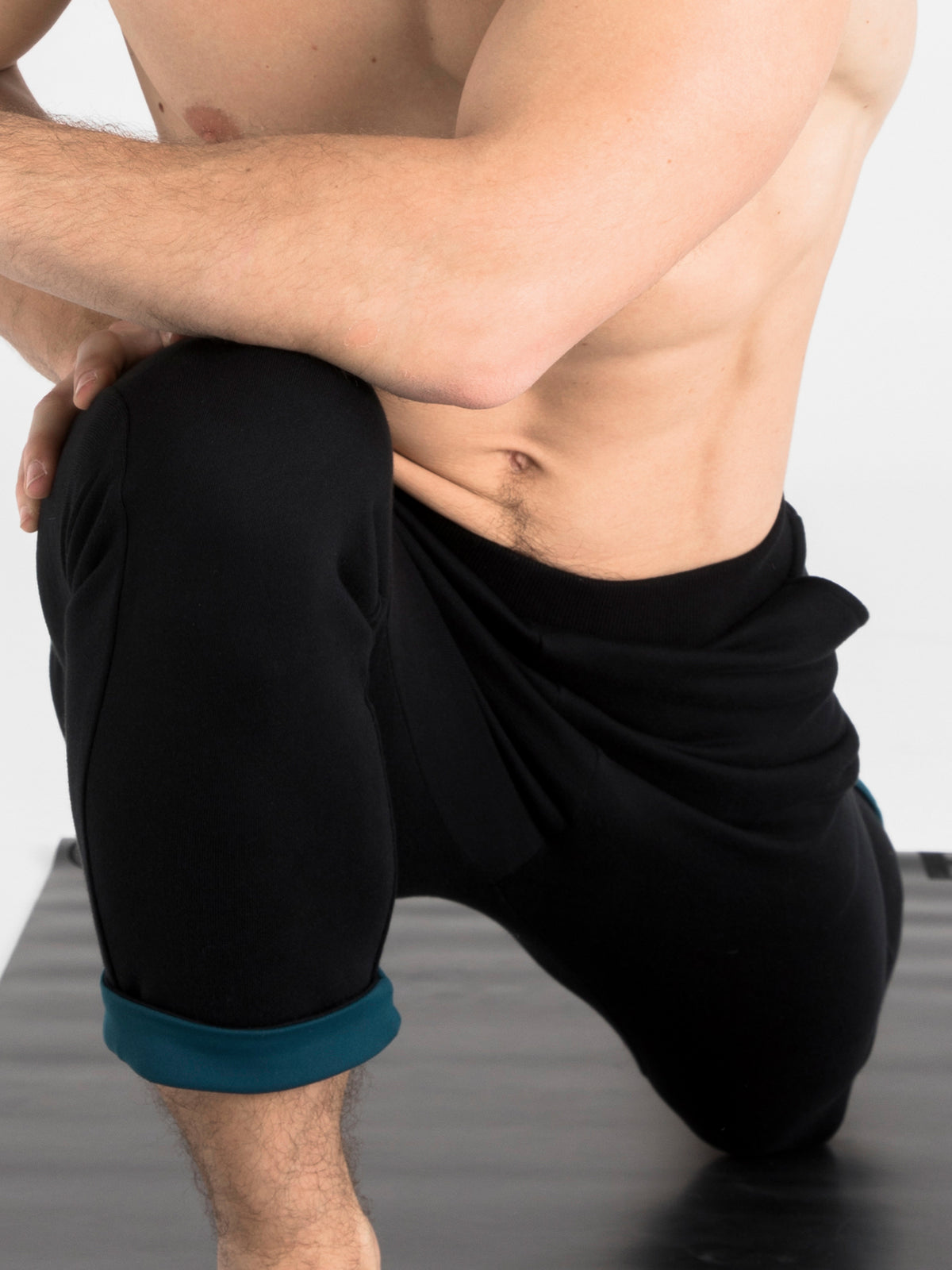 LOW RISE CUFF PANTS, BLACK